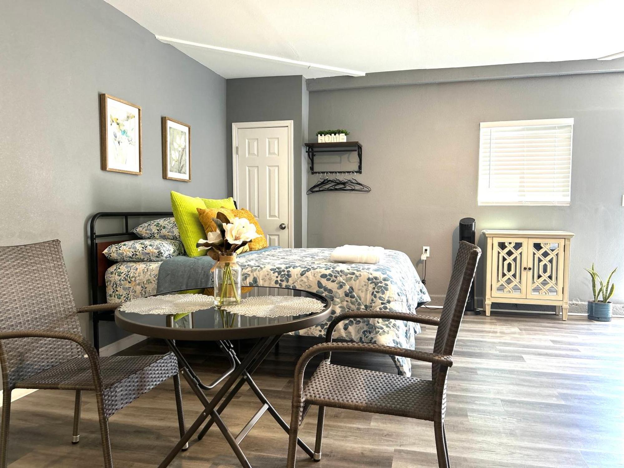 Spacious Studio With Private Entry Moreno Valley Exterior photo